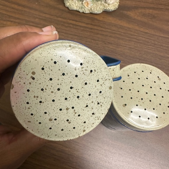 Blue and‎ White Floral Tin Avon Country Talc Shaker (2) - Picture 8 of 9